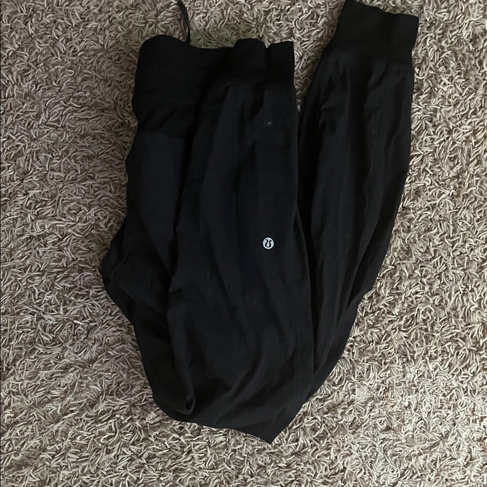 LULULEMON DANCE STUDIO JOGGER size 2